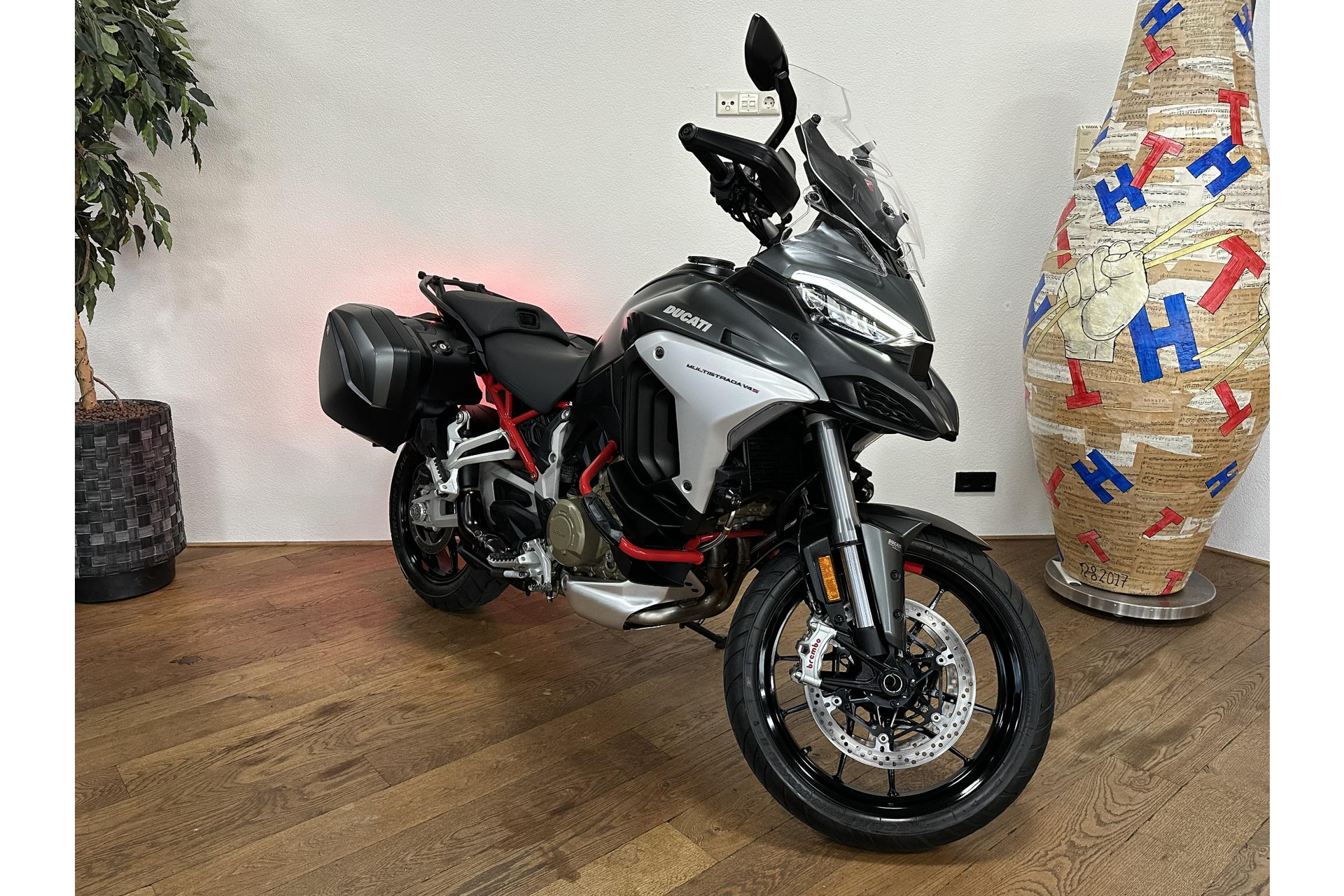 Ducati  Multistrada V4 S Travel & Radar *ACC*DODEHOEK*NIEUWSTAAT*DEALER-OH*KOFFERS*